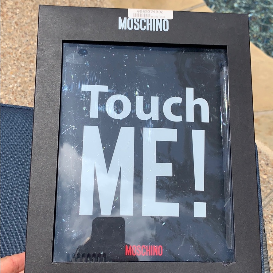 I Pad 2 Moschino Case